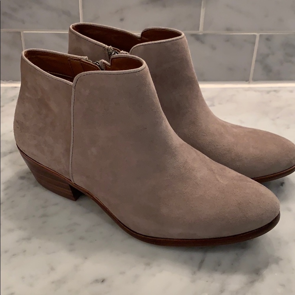 Sam Edelman “Petty” tan-putty suede booties 6.5w